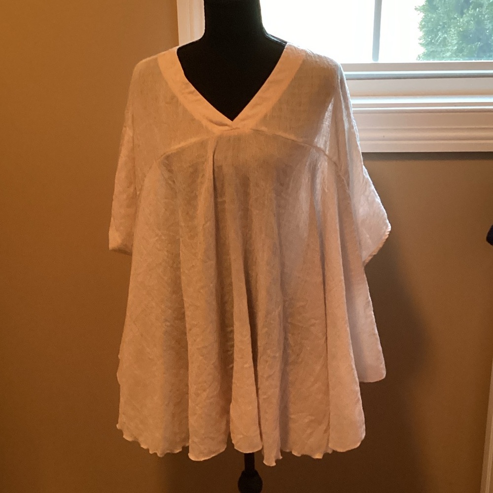 Easel Artsy Cream V-Neck Tunic Top Size Small